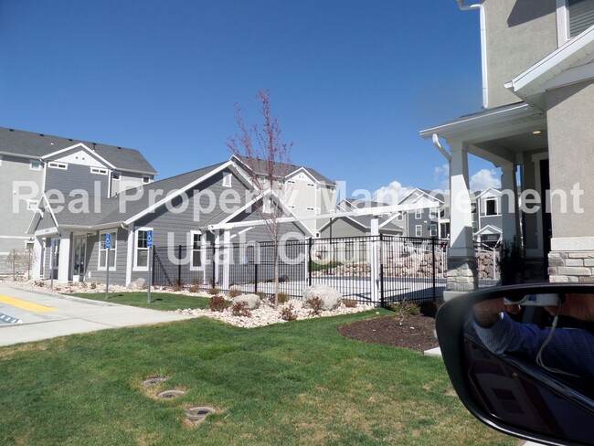 Building Photo - Half off First Months Rent! Saratoga Sprin...