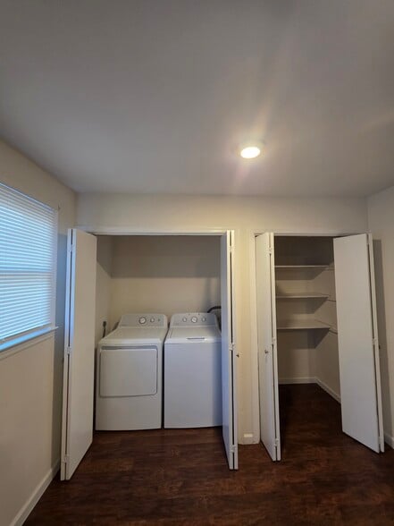 Building Photo - 8315 Countryside Ln