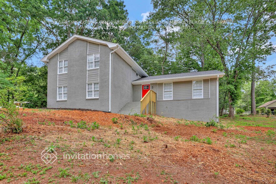 Building Photo - 5018 E Shore Dr SW