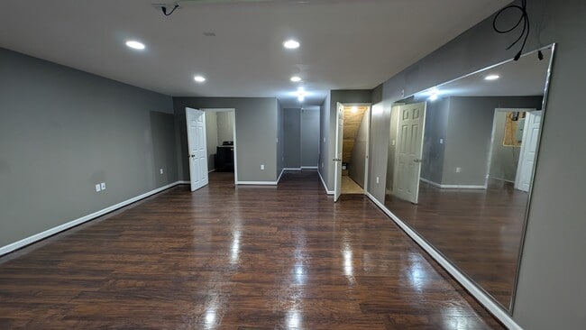 Building Photo - 16 Rampart Dr