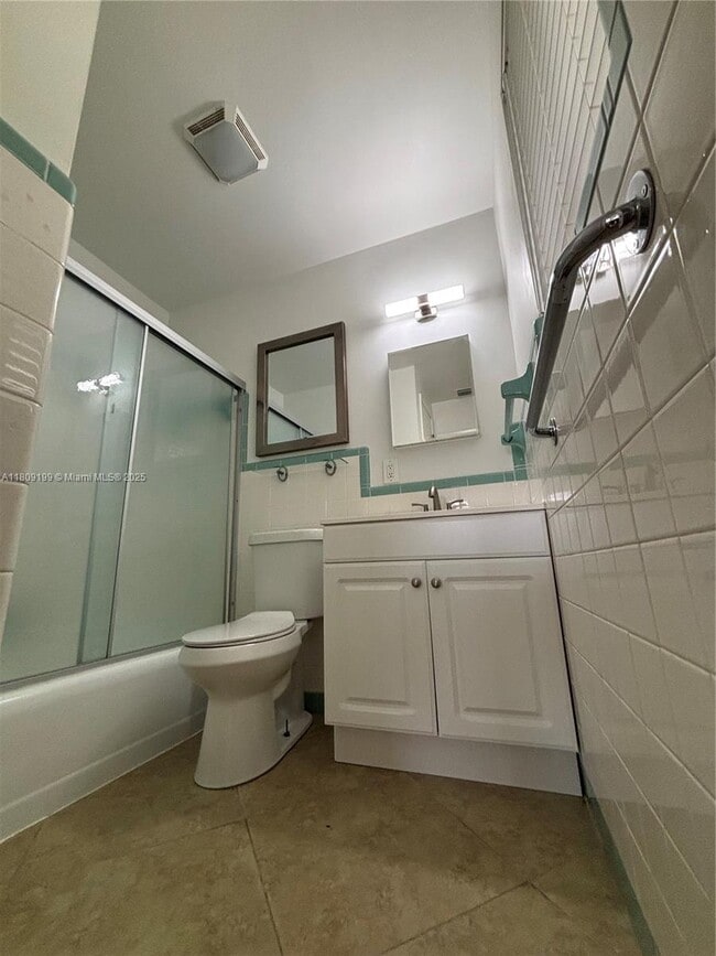 Building Photo - 1061 NE 34th St