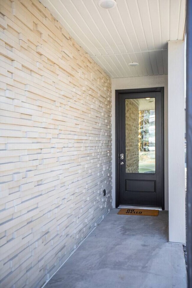 Building Photo - 642 E 460 S