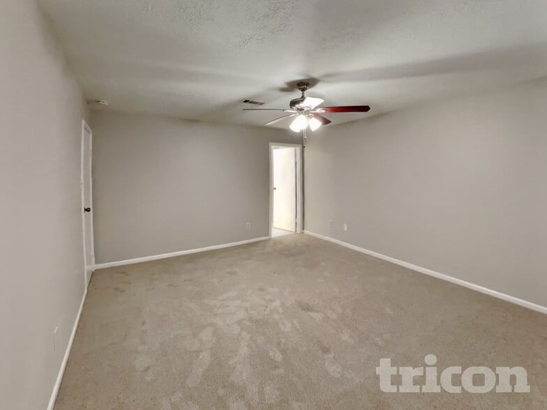 Building Photo - 8111 Silver Fir Dr