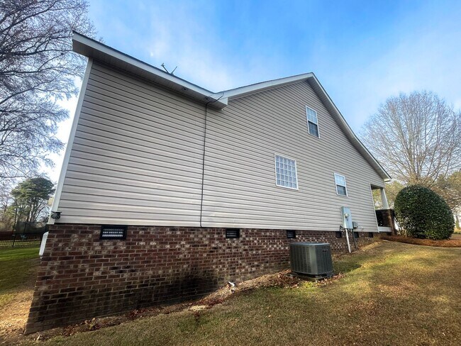 Building Photo - 282 Braddock Dr