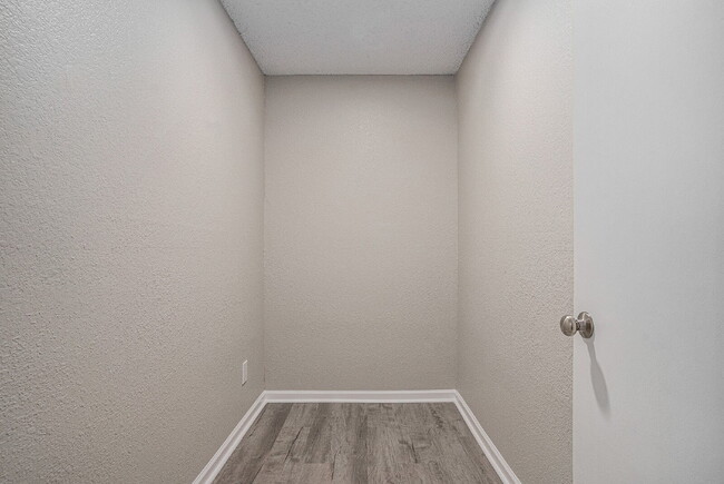 Building Photo - Section 8 Welcomed!! Spacious 5-Bed, 2.5-B...