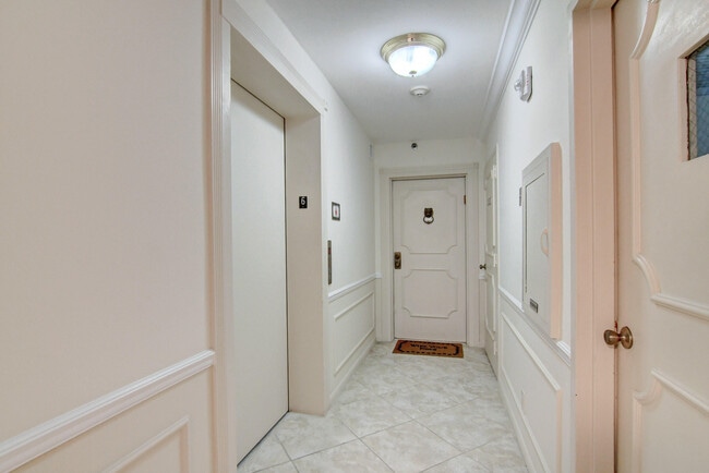 Building Photo - 4301 N Ocean Blvd