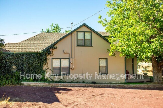 Building Photo - 322 E Veyo Resort Rd