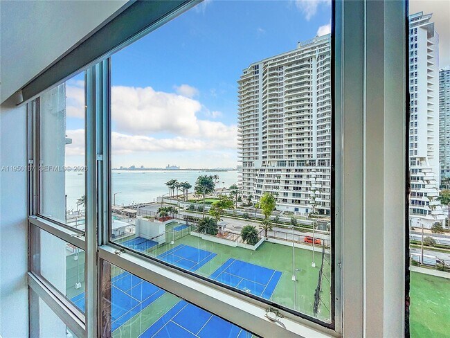 Building Photo - 600 NE 36th St