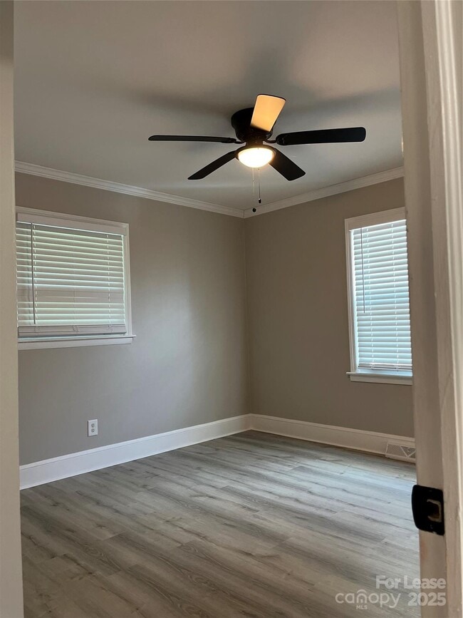 Building Photo - 2730 Eastway Dr