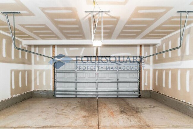 Building Photo - Modern End-Unit Townhome with 2-Car Garage | Pet Friendly