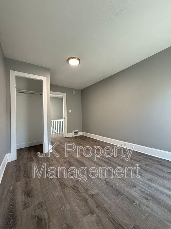 Building Photo - 913 5th Ave N