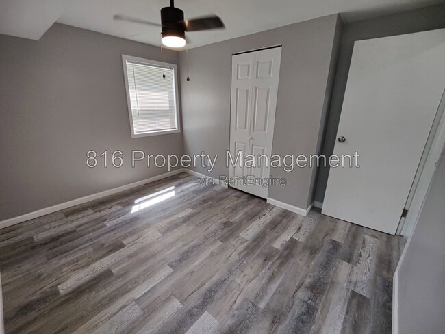 Building Photo - 7941 NE San Rafael Dr
