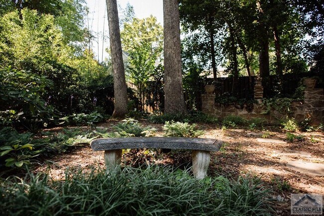 Building Photo - 285 Hampton Ct