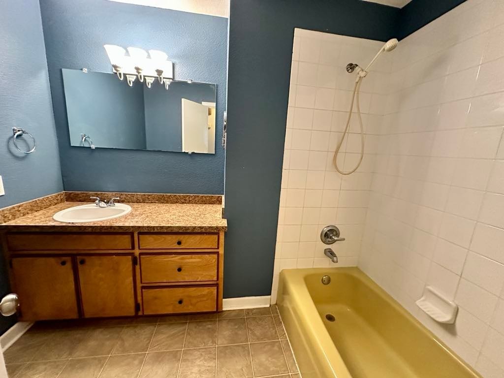 Building Photo - 3710 Hillside Dr