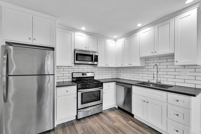 Building Photo - 925 W 30th St