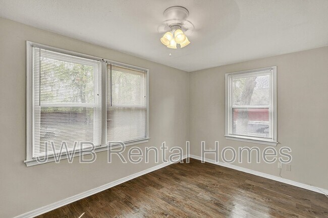 Building Photo - 8944 Jackson Ave