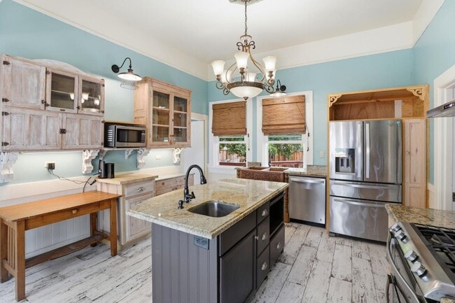 Building Photo - 482 South St