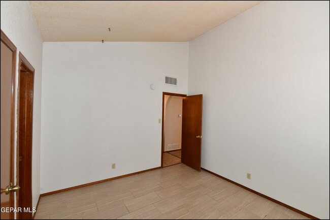 Building Photo - 4872 Maureen Cir