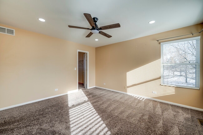 Building Photo - 4055 Blackstone Dr