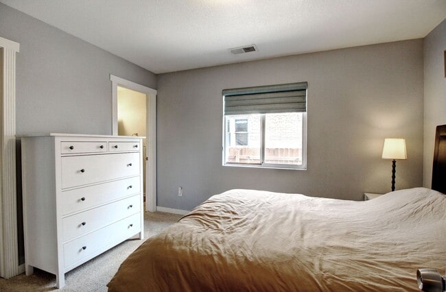 Building Photo - 3BD, 2BA Front side Duplex with Private Front Yard, Near Sloan's Lake