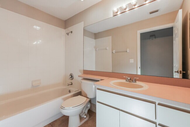 Building Photo - 5147 Pond View Ct