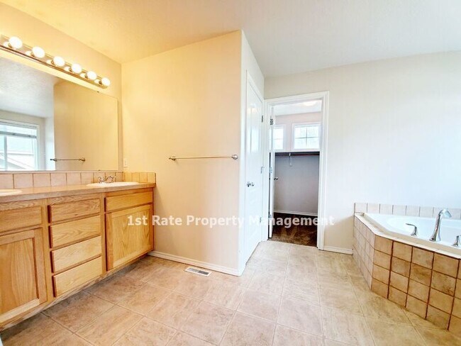 Building Photo - 11550 W Tahiti St