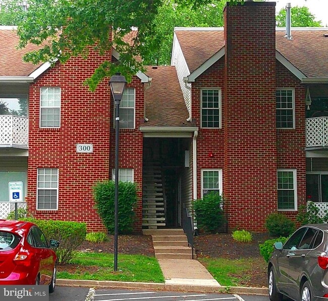 Building Photo - 308 Diamond Dr
