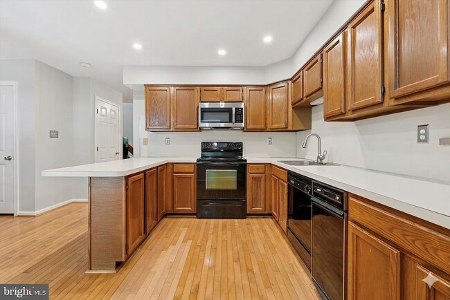 Building Photo - 606 Coates Ln