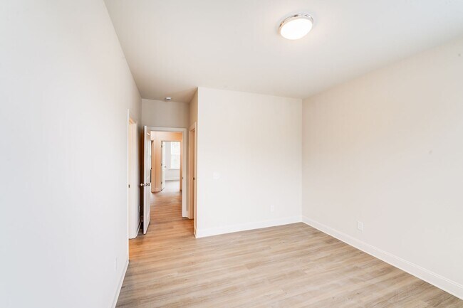 Building Photo - 645 Brookwood St