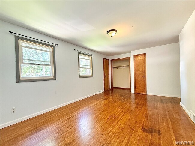 Building Photo - 90 E Summerset Ln