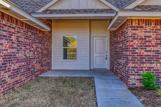 Building Photo - Four bedroom in Stone Lake!