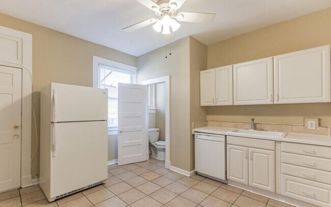 Building Photo - 3014 Clifton Park Terrace