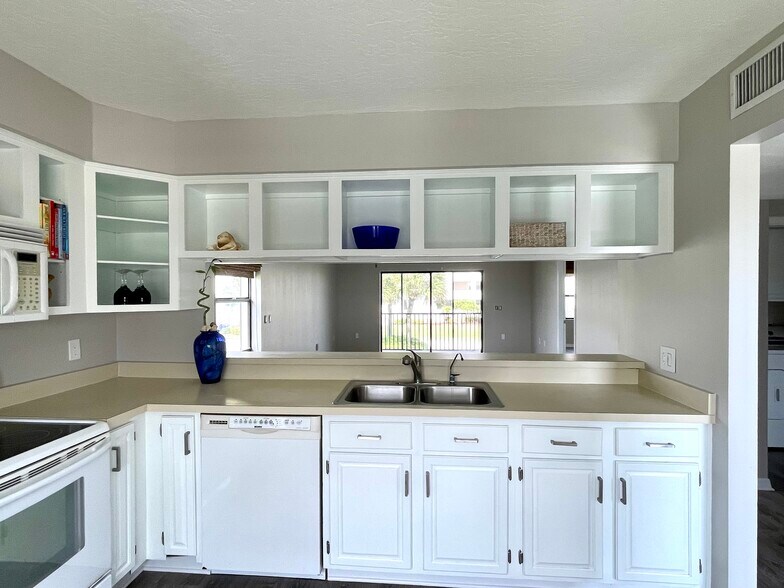 Kitchen - 1850 Atlantic St