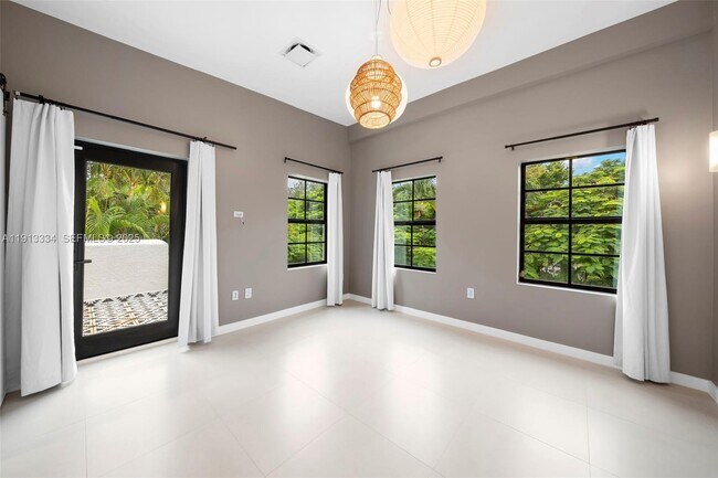 Building Photo - 151 NE 43rd St