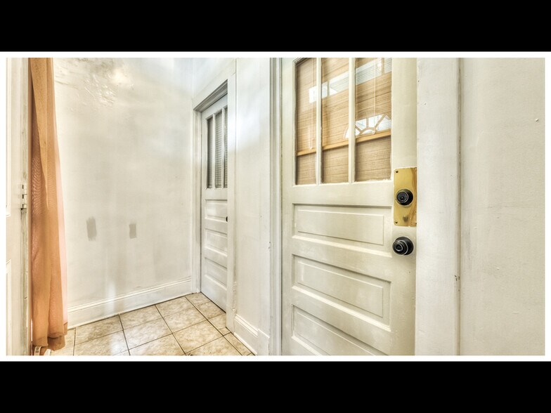 Building Photo - 4113 W Forest Park Ave