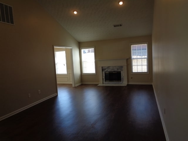 Building Photo - 840 James Ridge Dr