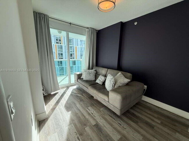 Building Photo - 41 SE 5th St