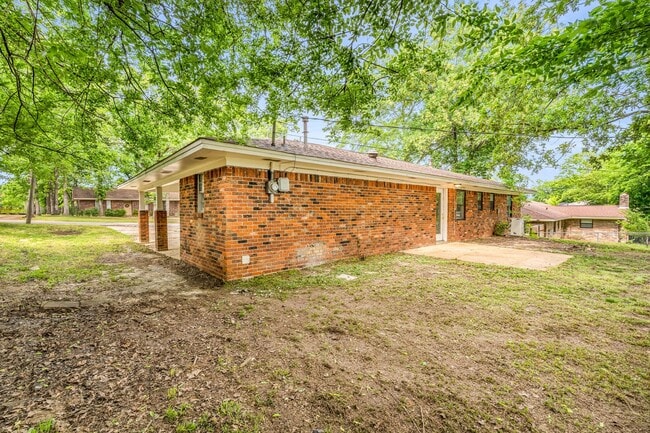 Building Photo - Renovated 3 Bedroom 2 Bath Home for Rent!