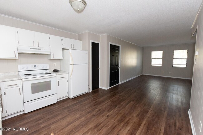 Building Photo - 103 Ravenwood Dr