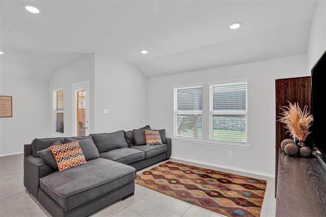 Building Photo - 1111 Meadow Side Dr