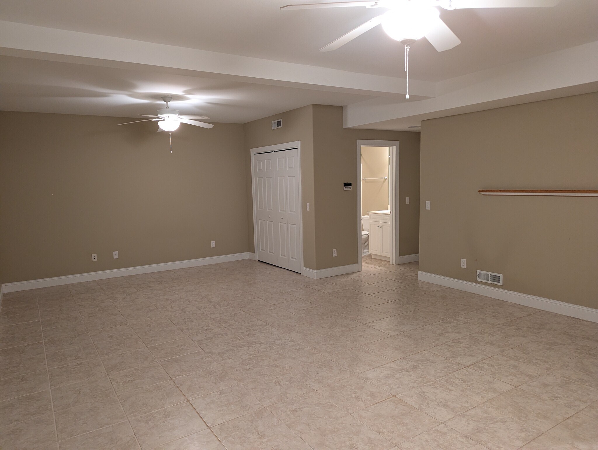 Building Photo - 160 Saint James Pl