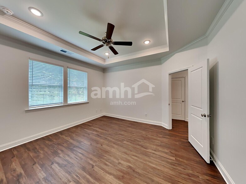 Building Photo - 138 Spruce Cir