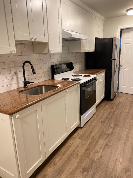 Building Photo - 3901 15th Ave S