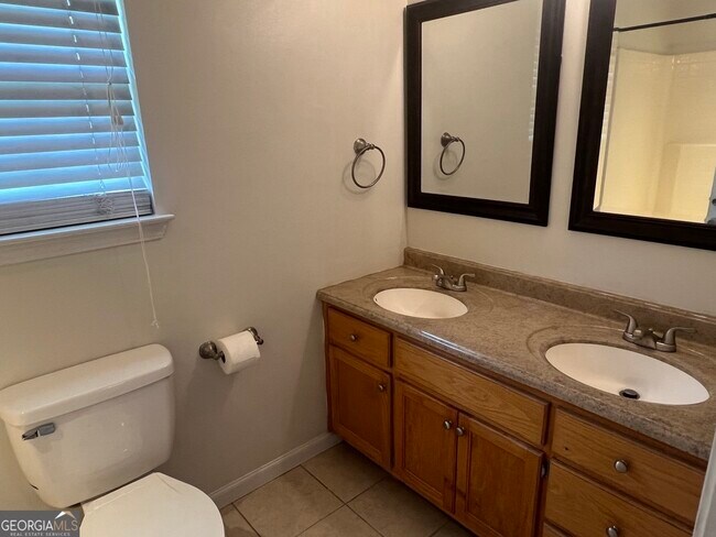 Building Photo - 205 Royal Pines Way
