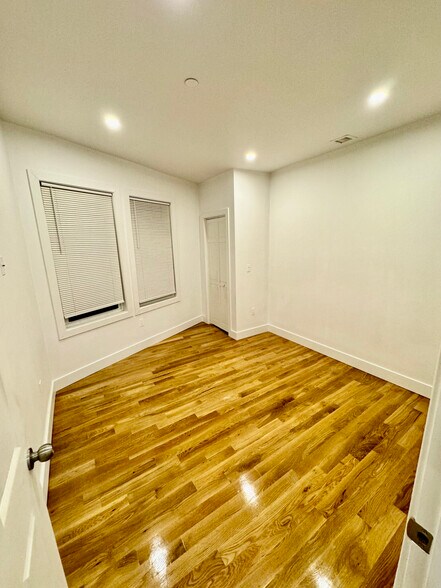 Building Photo - 74 Corona St