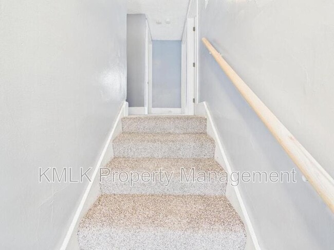 Building Photo - 594 Columbia Ave