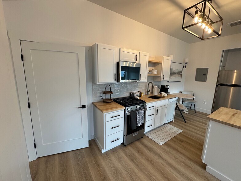 Building Photo - 245 Country Hills Ln