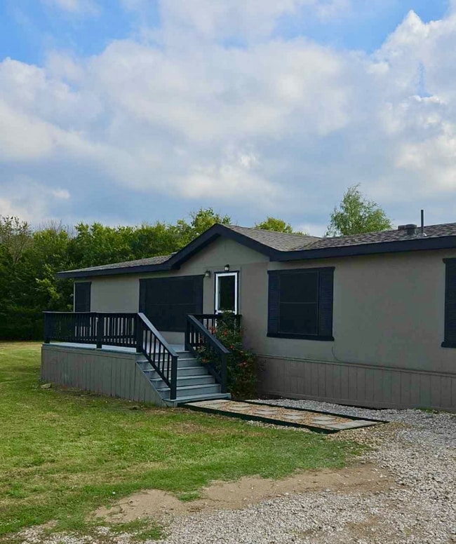 Building Photo - 6006 Pleasant Valley Rd