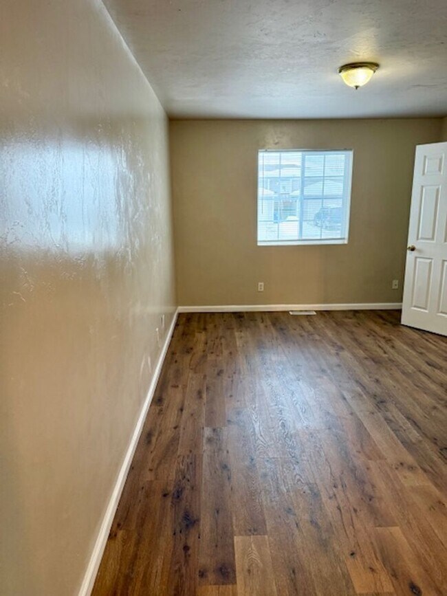 Building Photo - 3 Bedroom, 2 Bathroom 4-Plex