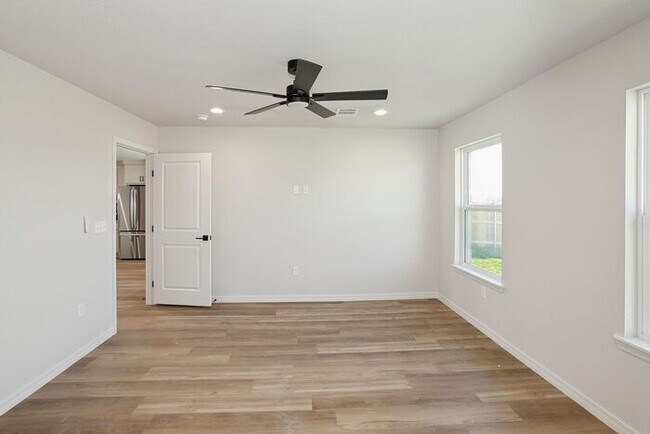 Building Photo - 8904 Oakleaf Ct